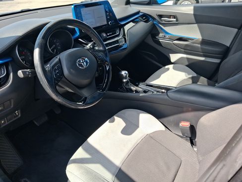 Used 2019 Toyota C-HR XLE FWD image 9