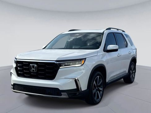 Certified 2024 Honda Pilot Touring image 8