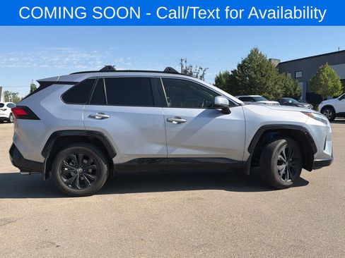 Used 2022 Toyota RAV4 SE w/ Convenience Package AWD/4WD image 4