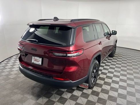 Used 2025 Jeep Grand Cherokee L Altitude image 7