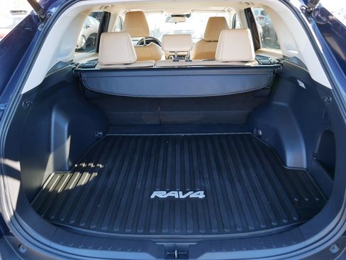 Used 2021 Toyota RAV4 XLE Premium image 18