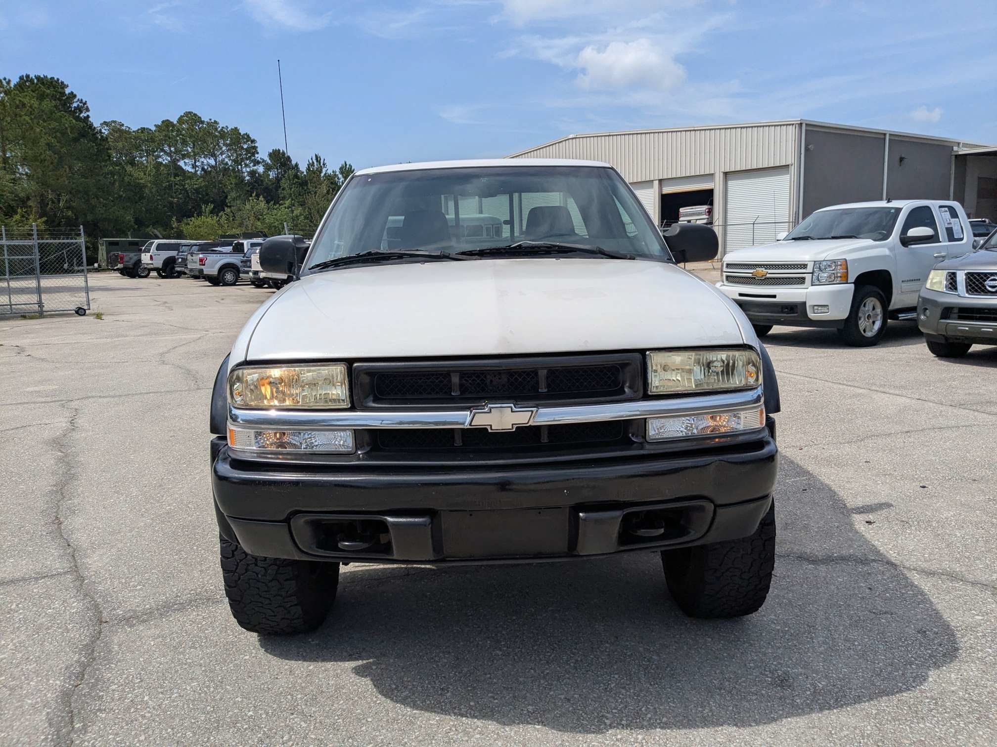 Used 2001 Chevrolet S10 Pickup 4x4 Extended Cab w/ Preferred Equipment Group image 9