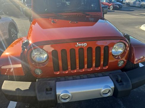 Used 2014 Jeep Wrangler Unlimited Sahara image 2