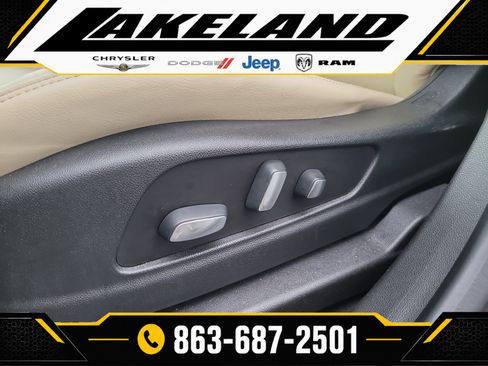 Used 2017 Cadillac XT5 Luxury w/ Driver Awareness Package FWD image 18