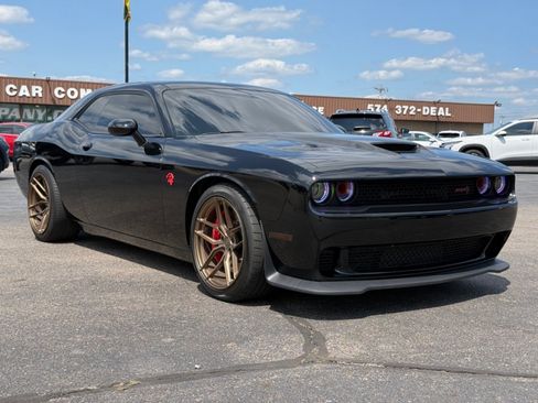 Used 2015 Dodge Challenger SRT Hellcat RWD image 2