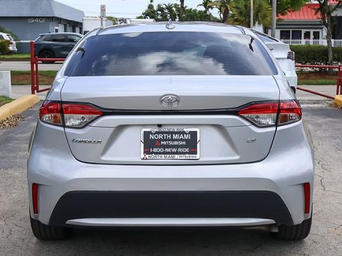 Used 2021 Toyota Corolla LE FWD image 9