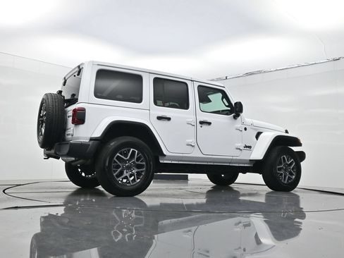 Used 2026 Jeep Wrangler Unlimited Sahara AWD/4WD image 22