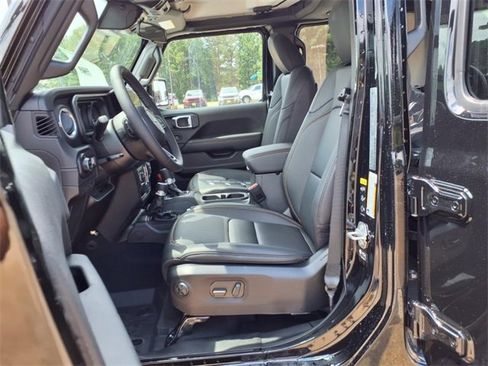 New 2025 Jeep Gladiator Sport image 13