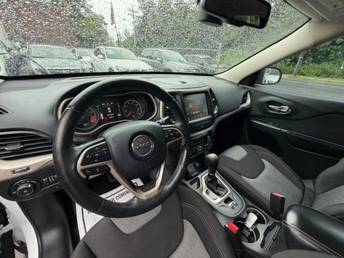 Used 2014 Jeep Cherokee Latitude w/ Comfort/Convenience Group FWD image 21