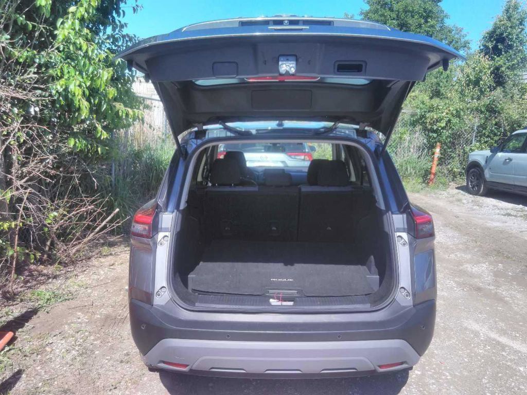 Used 2023 Nissan Rogue SV AWD/4WD image 12