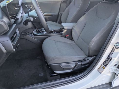 Used 2025 Kia K4 LXS image 14