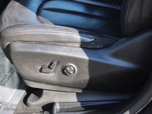 Used 2018 Chrysler Pacifica Touring-L w/ Premium Audio Group image 17