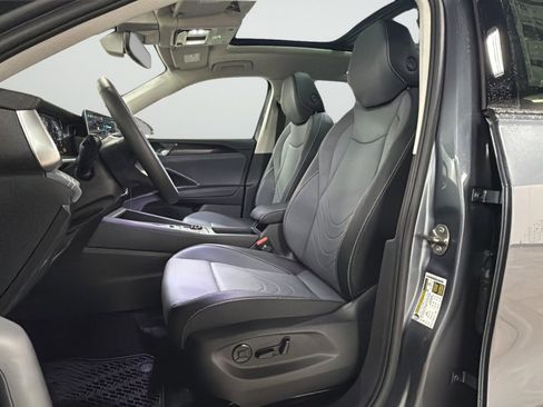 New 2026 Volkswagen Tiguan SE image 17