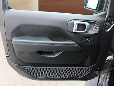 Used 2020 Jeep Wrangler Unlimited Sahara image 10