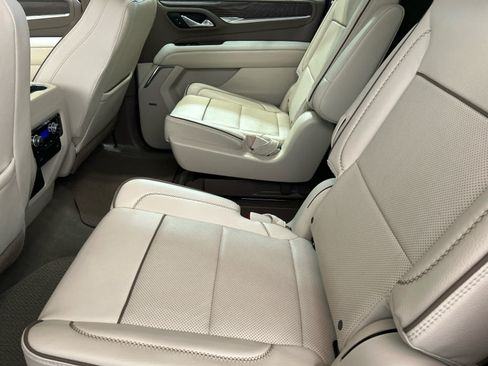 Used 2023 GMC Yukon XL Denali AWD/4WD image 10