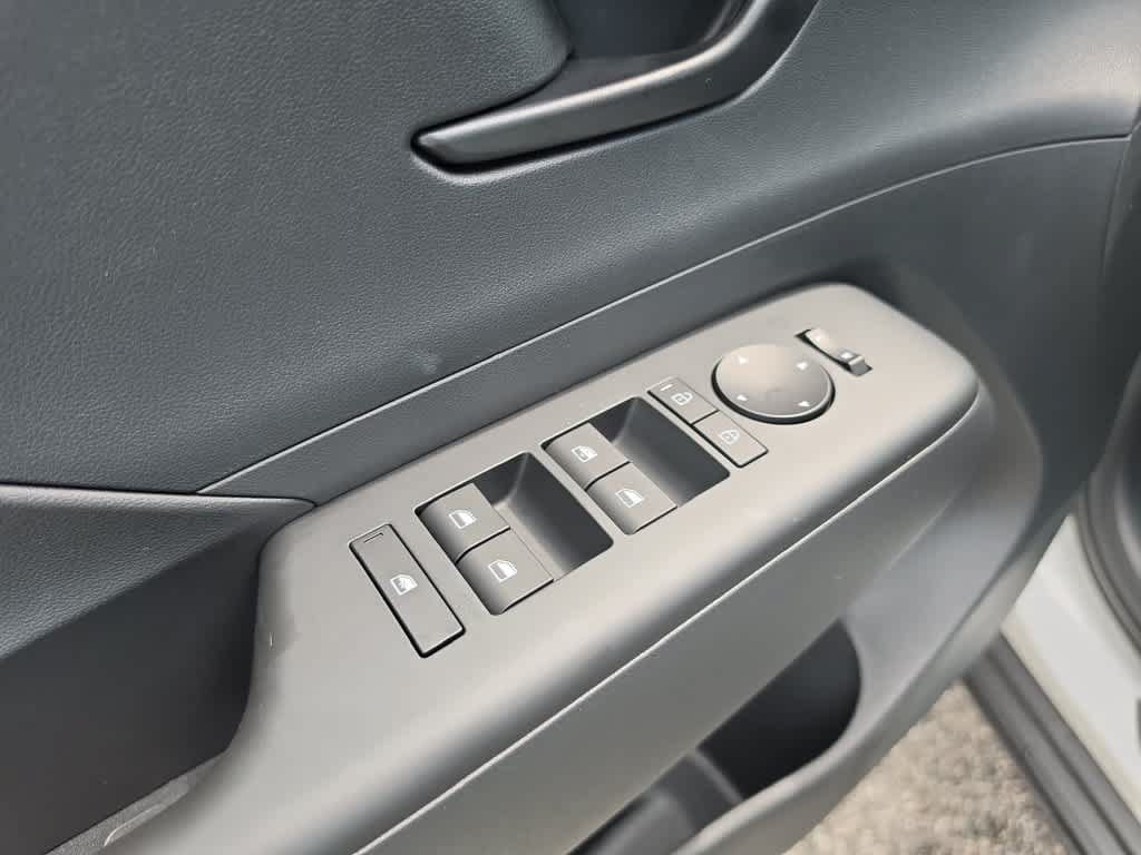 New 2027 Hyundai Kona SE FWD image 17