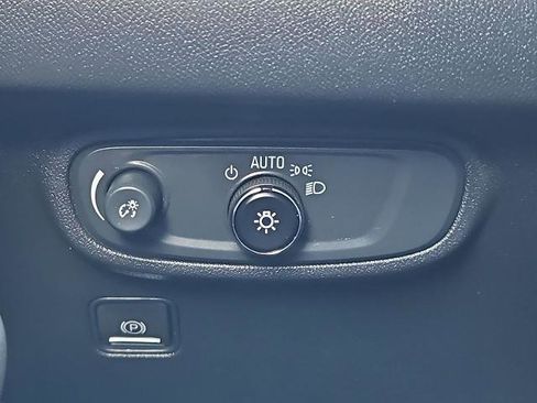 Used 2023 GMC Terrain SLE w/ Driver Convenience Package image 16