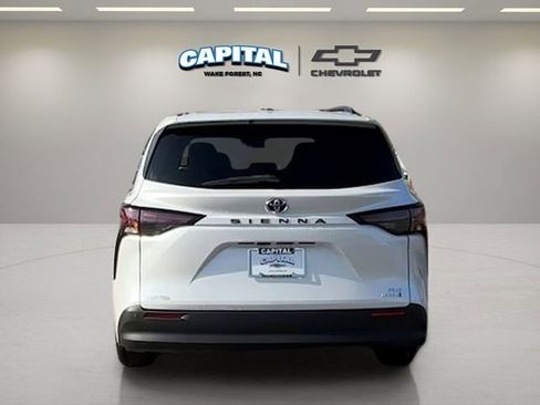 Used 2023 Toyota Sienna XLE w/ XLE Plus Package image 4