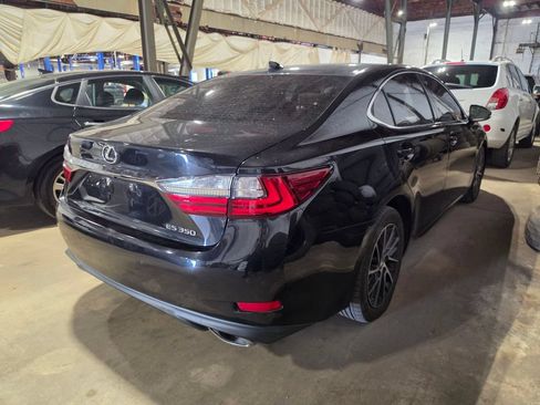Used 2017 Lexus ES 350 w/ Navigation System Package FWD image 3