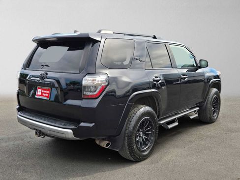 Certified 2022 Toyota 4Runner TRD Off-Road Premium AWD/4WD image 3