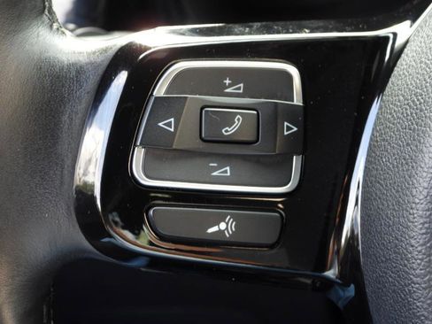 Used 2018 Volkswagen Beetle 2.0T FWD image 56