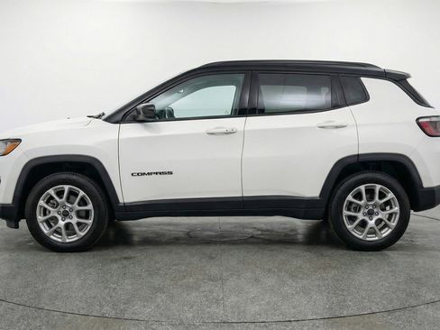 Used 2025 Jeep Compass Limited image 11