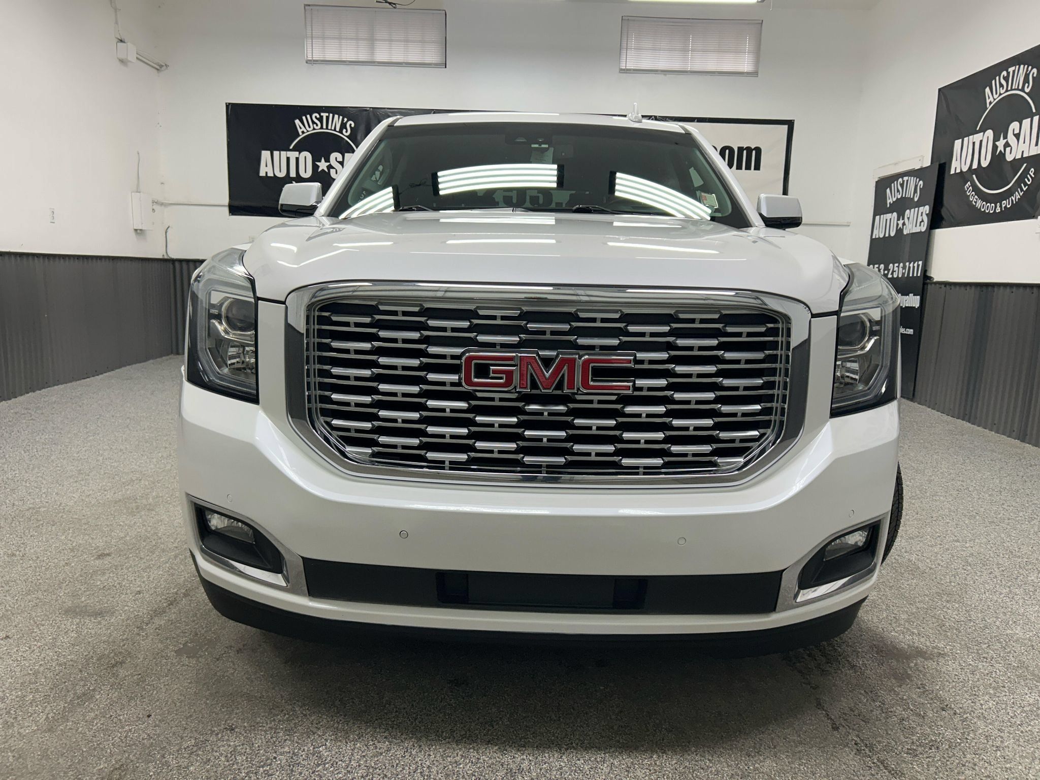 Used 2019 GMC Yukon Denali AWD/4WD image 2