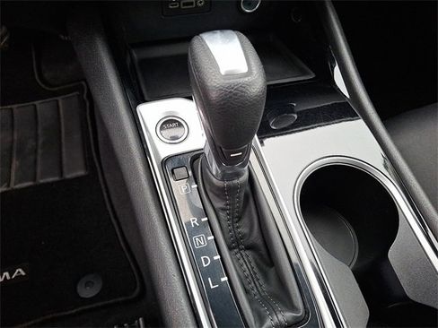 Used 2024 Nissan Altima 2.5 SV image 11