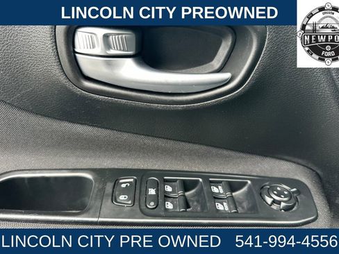 Used 2017 Jeep Renegade Latitude image 7