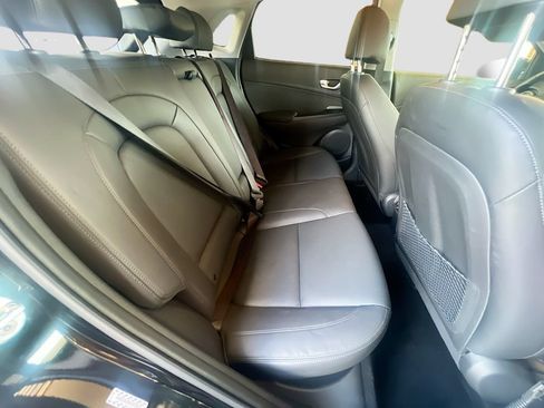 Used 2023 Hyundai Kona Limited FWD image 28