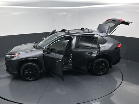 Used 2024 Toyota RAV4 SE image 26