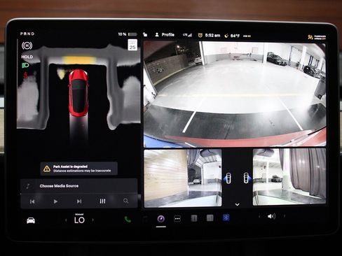 Used 2023 Tesla Model 3 Standard Range image 18