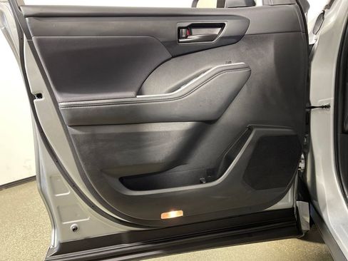 Certified 2025 Toyota Highlander LE image 17