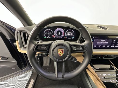 Certified 2024 Porsche Cayenne w/ Premium Package Plus (PFM) AWD/4WD image 23