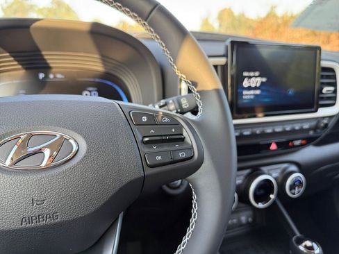 New 2025 Hyundai Venue Limited image 14