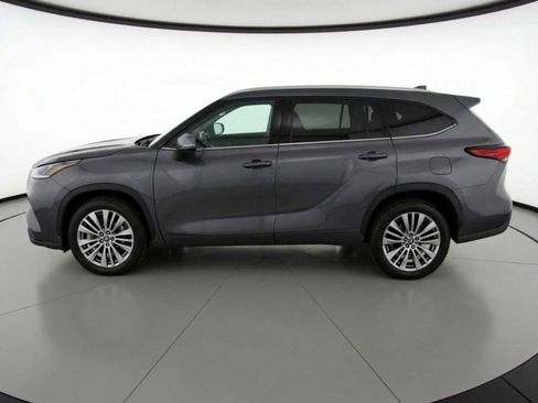 Certified 2025 Toyota Highlander Platinum image 3