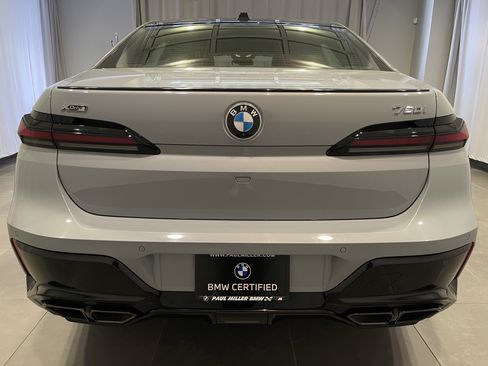Used 2023 BMW 760i xDrive w/ Parking Assistance Package AWD/4WD image 5