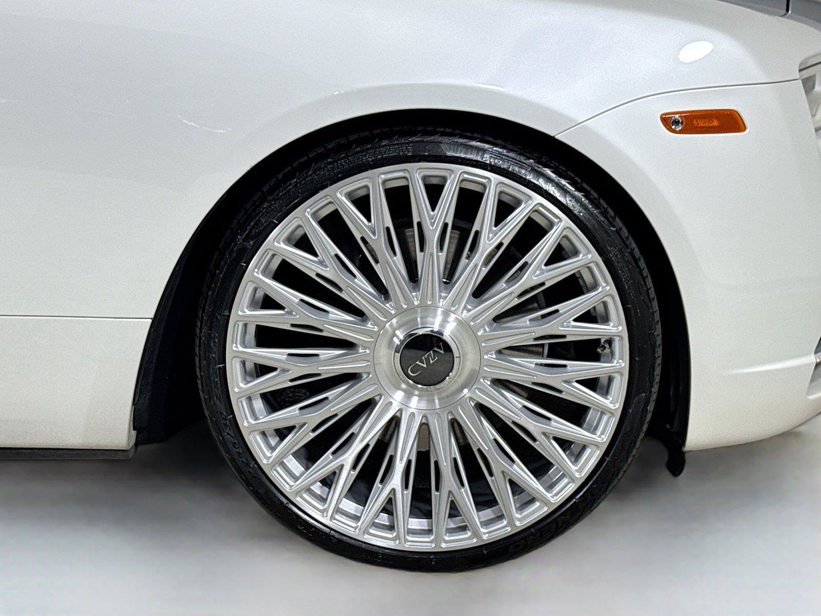 Used 2016 Rolls-Royce Dawn RWD image 40