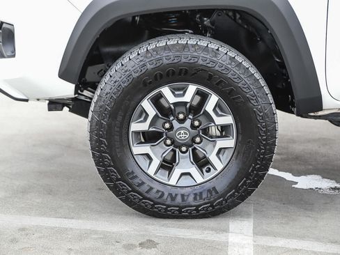Certified 2023 Toyota Tacoma TRD Off-Road w/ Advanced Technology Package AWD/4WD image 11