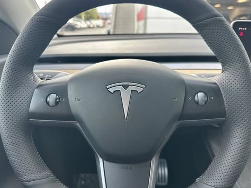 Used 2022 Tesla Model Y Performance AWD/4WD image 26