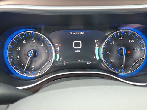 Used 2017 Chrysler Pacifica Touring-L Plus w/ Advanced Safetytec Group FWD image 23