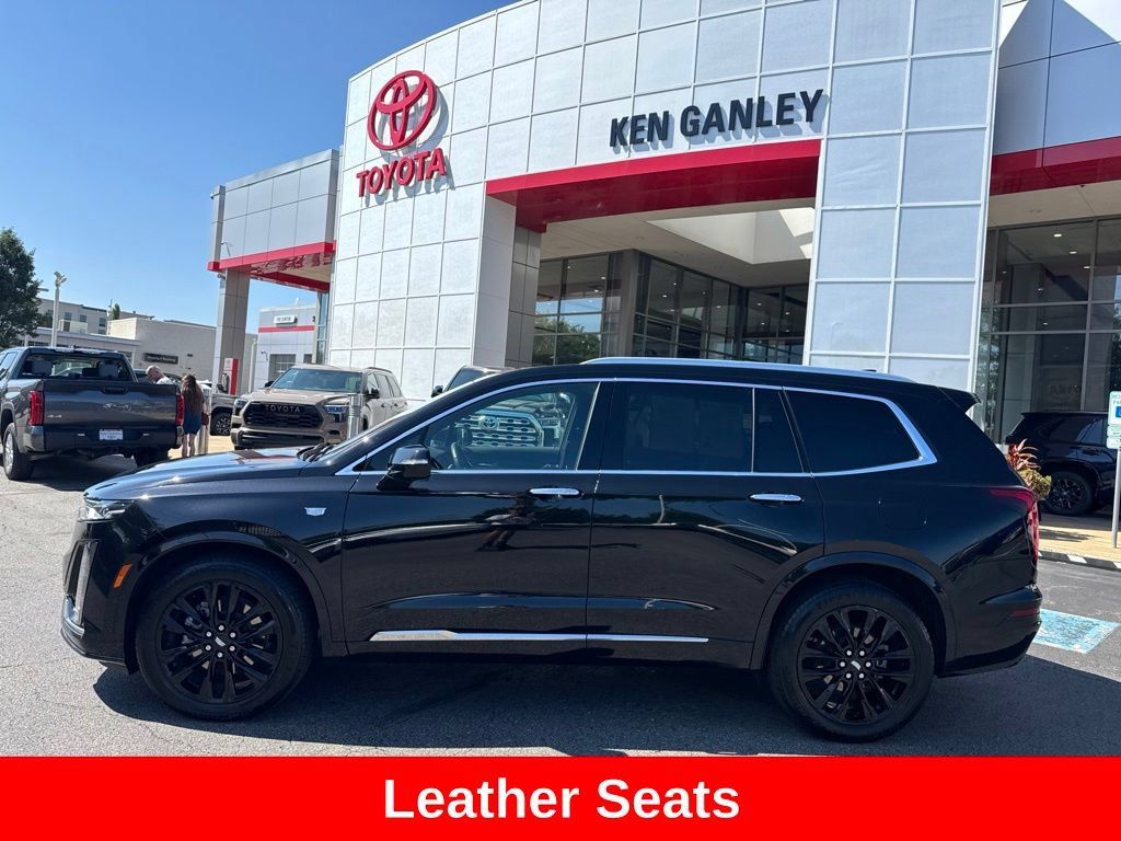 Used 2022 Cadillac XT6 Premium Luxury w/ Technology Package AWD/4WD image 3