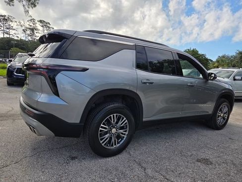 Used 2025 Chevrolet Traverse LT AWD/4WD image 7