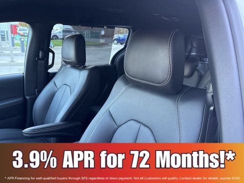 New 2026 Chrysler Pacifica Select FWD image 16