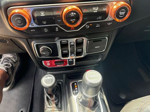 Used 2021 Jeep Gladiator Mojave AWD/4WD image 20