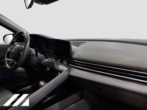 Used 2023 Hyundai Elantra SEL w/ Convenience Package FWD image 28