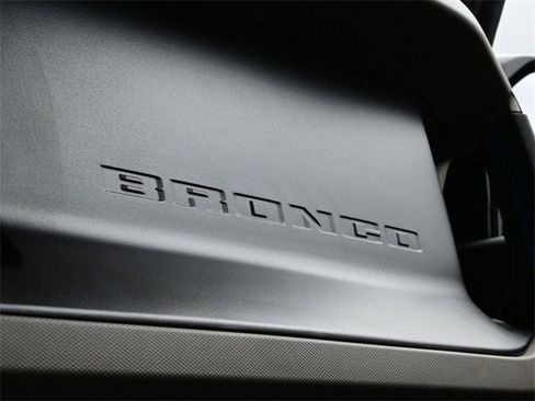 Used 2022 Ford Bronco Wildtrak image 11
