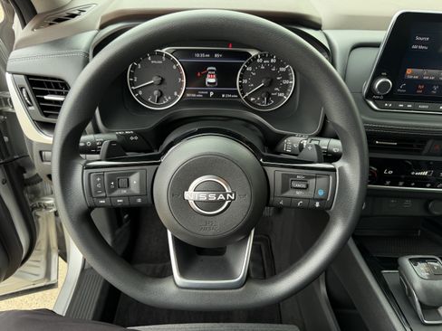 Used 2023 Nissan Rogue SV FWD image 17