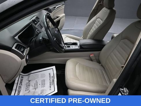 Used 2017 Ford Fusion SE FWD image 14
