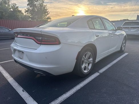 Used 2019 Dodge Charger SXT w/ Leather Interior Group RWD image 5